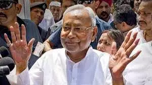 Nitish Kumar meets Mamata Banerjee, as Opposition stands divided