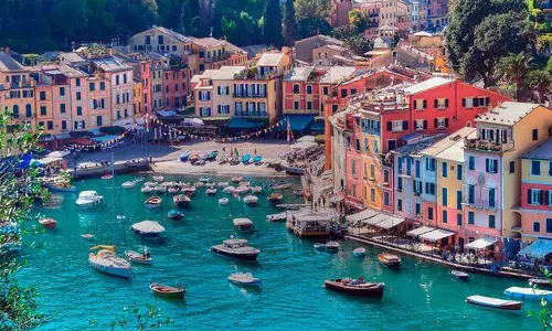 This beautiful Italian town will not allow you click selfies, but why