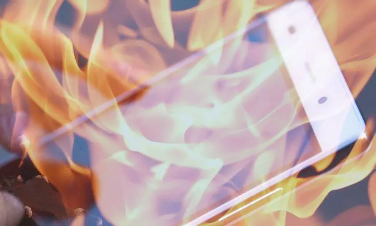 Mobile phone blast kills eight-year-old girl in Kerala Mobile phone blast kills eight-year-old girl in Kerala