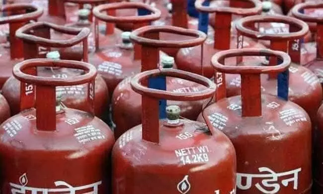 Commercial LPG cylinders get cheaper by Rs 171.50