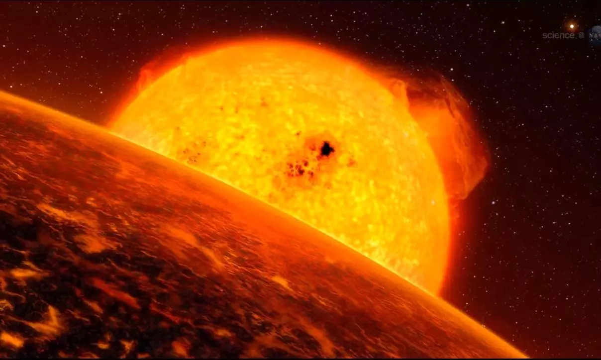 Scientists catch sight of dying stars mealtime with Jupiter-sized gas giant for first time Scientists catch sight of dying stars mealtime with Jupiter-sized gas giant for first time