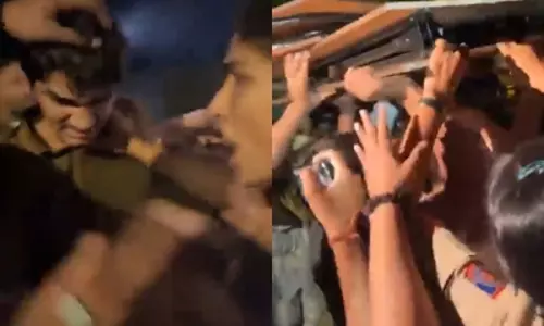 Minor altercation between cops, protesting wrestlers over folding bed