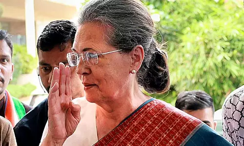 Election Commission issues notice to Congress chief on sovereign Karnataka row