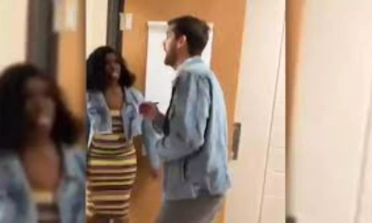US student pepper-sprays teacher to get back her confiscated phone