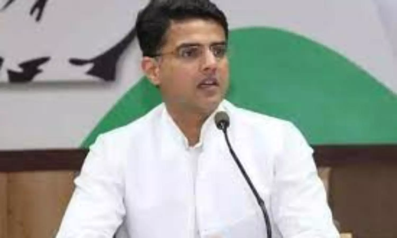 Sachin Pilot attacks Ashok Gehlot blunting Congress’ fight in Karnataka
