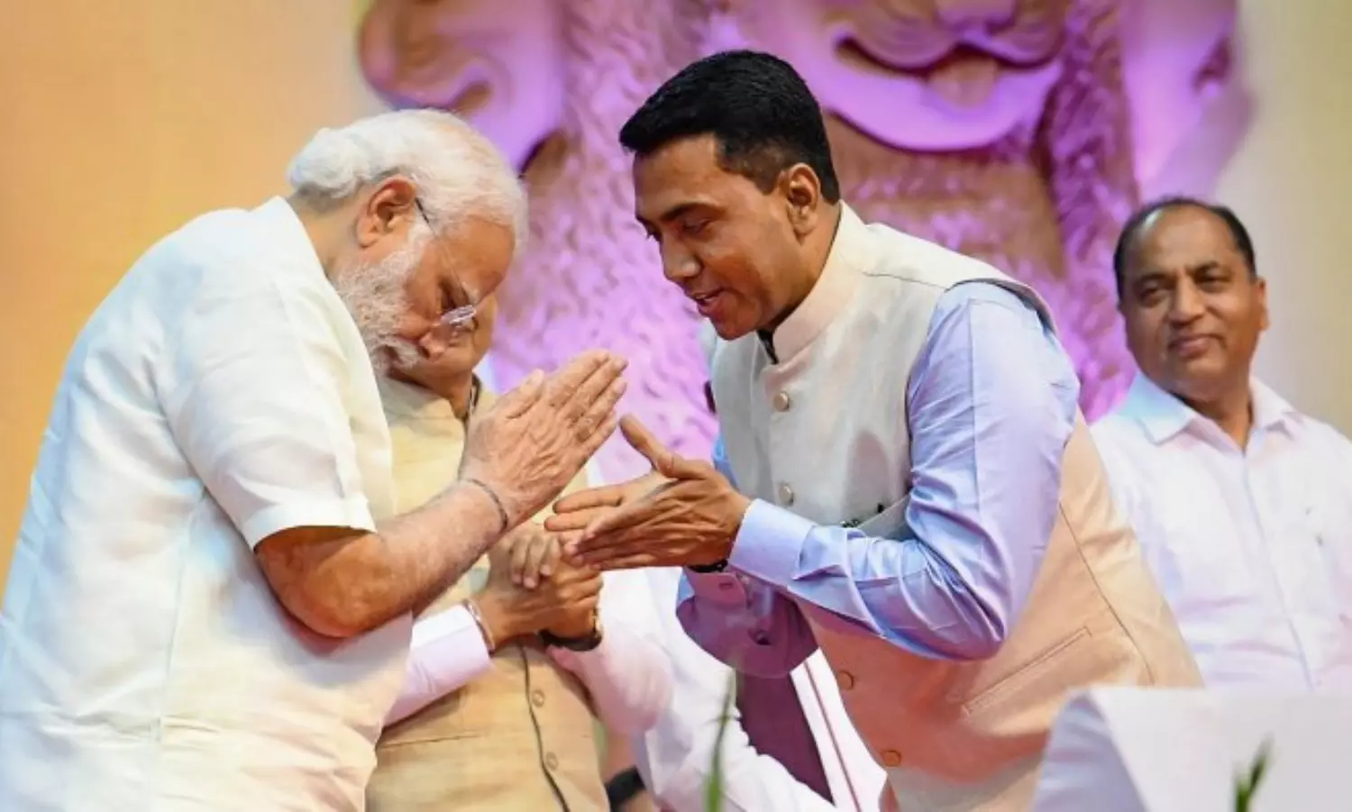 As K’taka votes, Congress alleges that BJP transported people from Goa to state in buses hours before voting