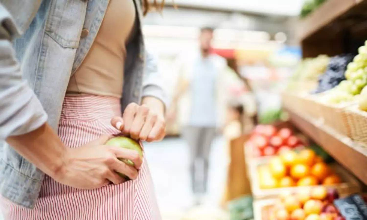 Living cost crisis: 1 out of 10 youths in UK admits them shoplifting