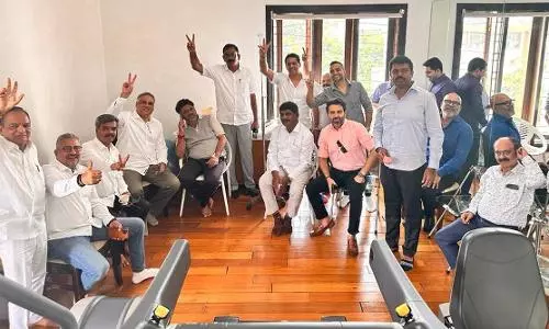 Congress shelters MLAs at hotels in Bangalore, Mahabalipuram to avoid poaching attempts