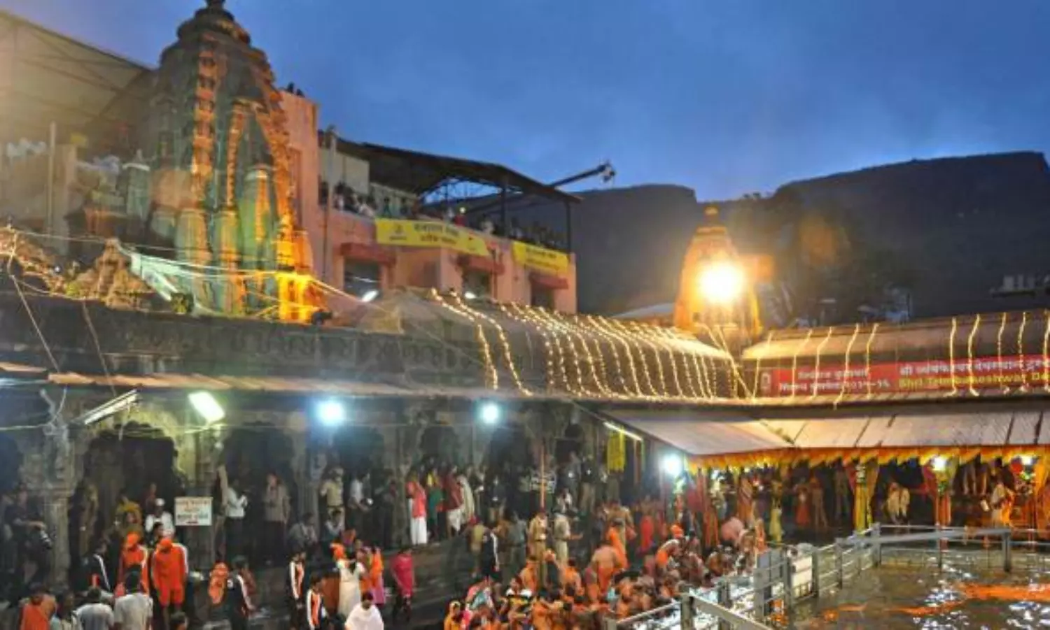 Maha govt orders FIR, sets up high-level SIT to probe Nashik violence