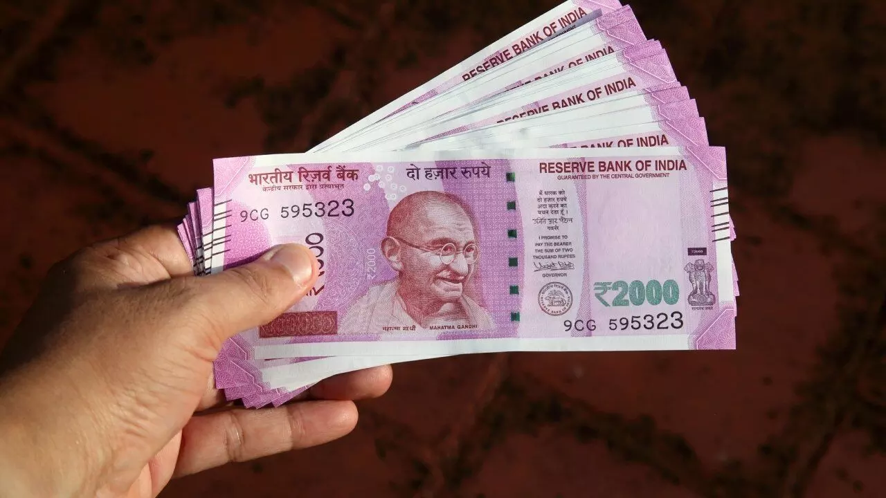 Notification permitting Rs 2000 note exchange without ID proof challenged