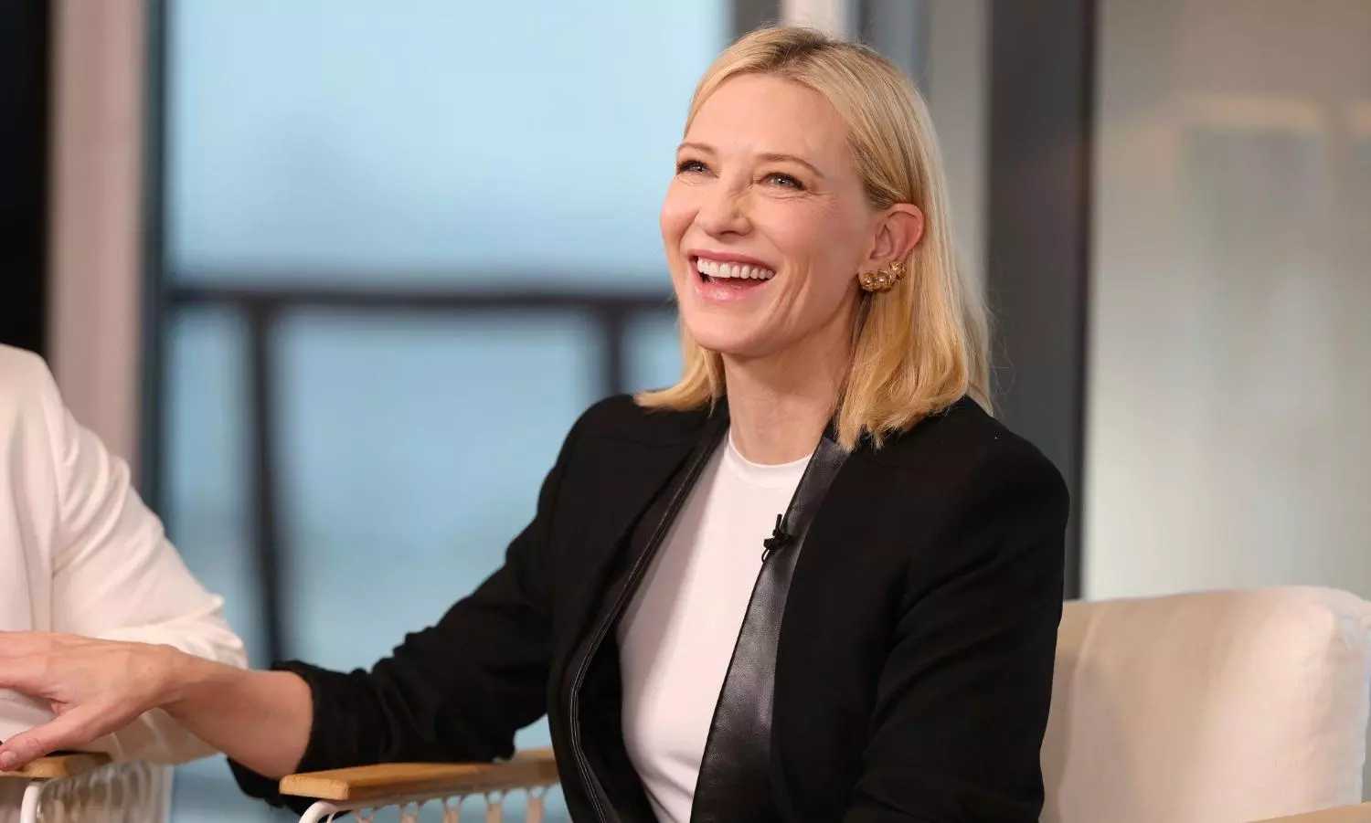 Cannes: Cate Blanchett goes barefoot in solidarity with Iranian women