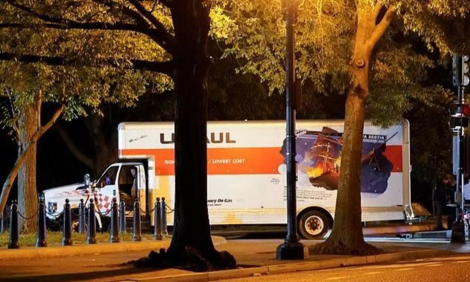 Truck crashes into White House security barriers, driver detained