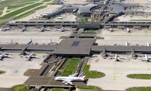 France bans domestic fights on short routes, asks passengers to use trains