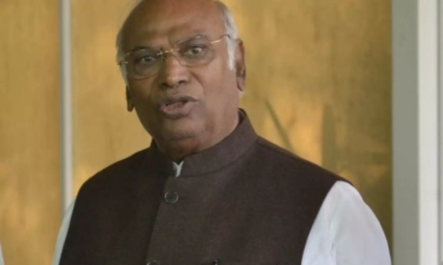 Kharge accuses PM of protecting those who harass women