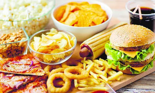 Study shows correlation between reduced sleep quality and eating junk food