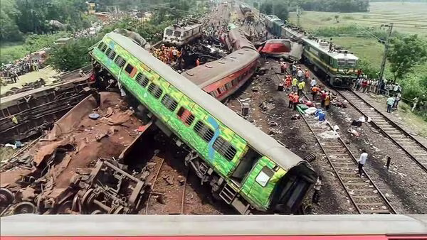 Rail traffic chart shows track details of trains moments before accident: report