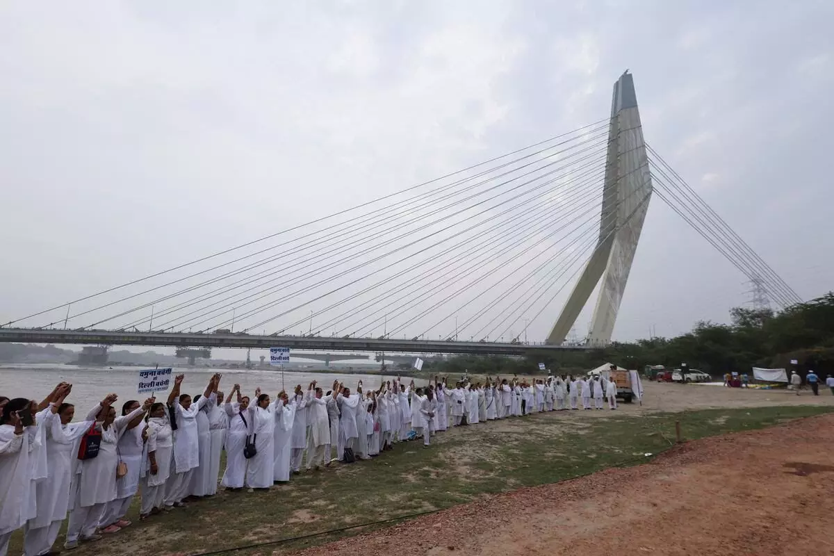 Human chains formed along Yamuna to protect river from severe pollution