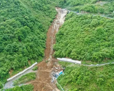 China mountain collapse toll estimated at 19, five missing China mountain collapse toll estimated at 19, five missing