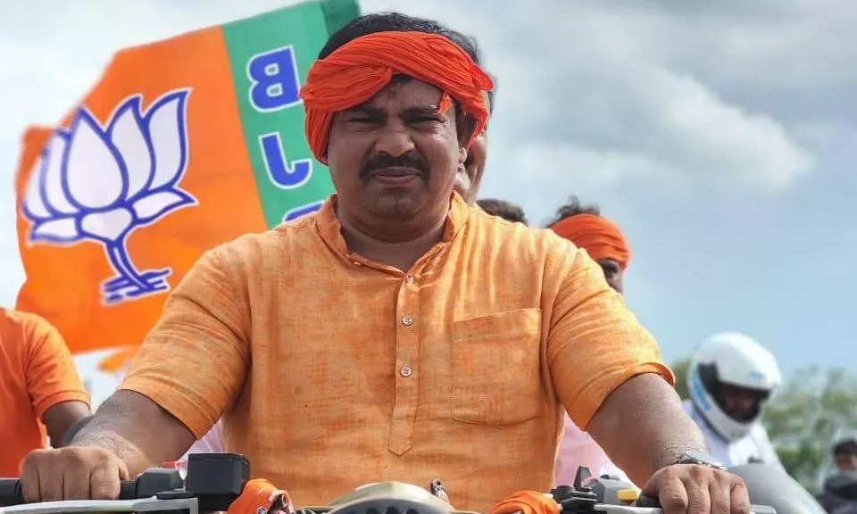 Raja Singh urges Hindu women to refrain from befriending burqa-wearing Muslim women