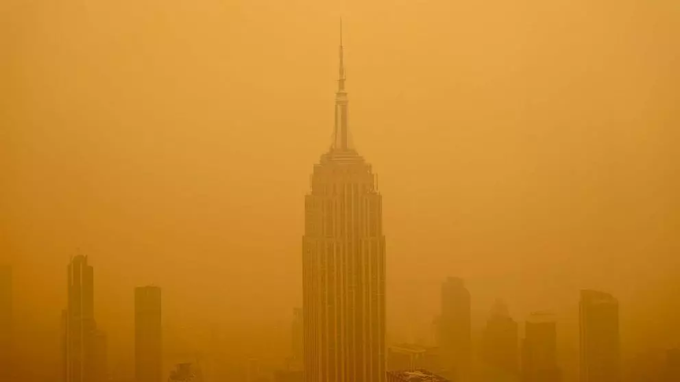 Wildfire in Canada blows to US, NY sets record for air pollution