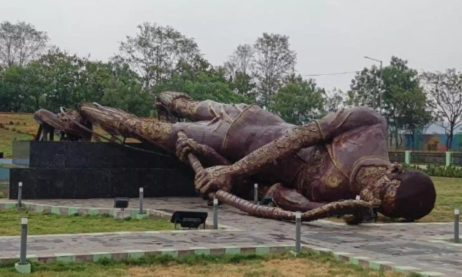 40-foot statue erected before Hockey World Cup toppled in Odisha