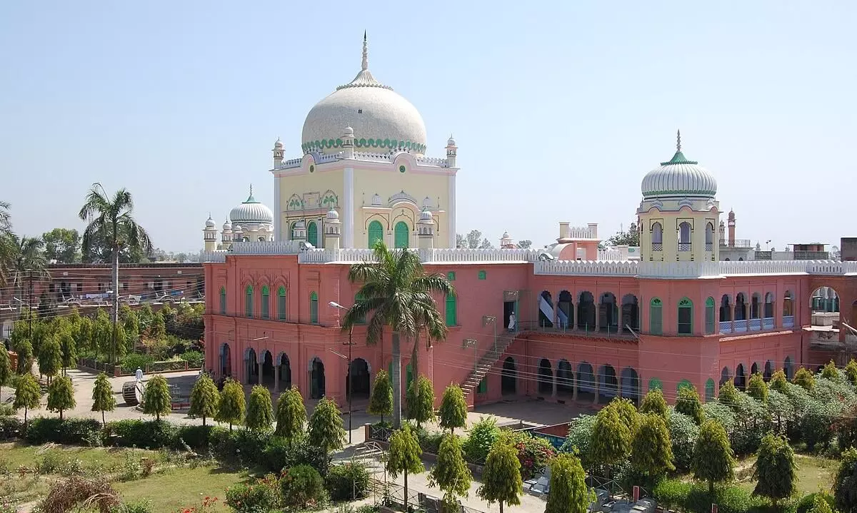 Members of right-wing outfit stopped from going to Darul Uloom Deoband to demand fatwa