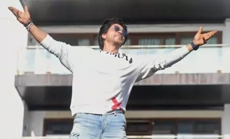 Guinness World Record set by SRK fans for most persons performing iconic pose