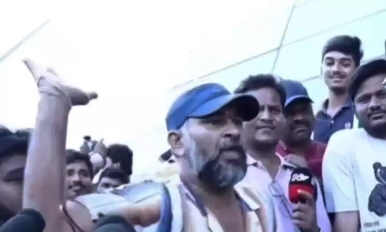 Moviegoer assaulted by Prabhas fans for giving Adipurush a negative review