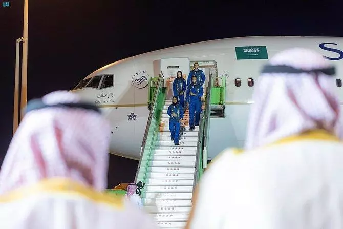 Rayyanah Barnawi, Ali Alqarni return to the KSA after successful space mission