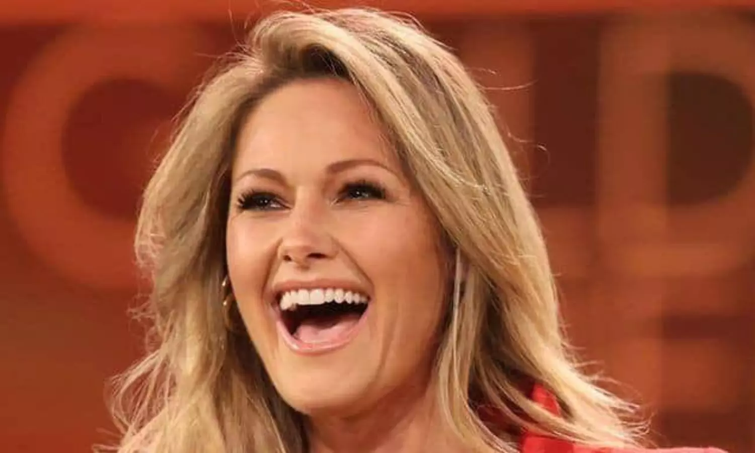 Pop star Helene Fischer meets with accident while performing, concert ends abruptly
