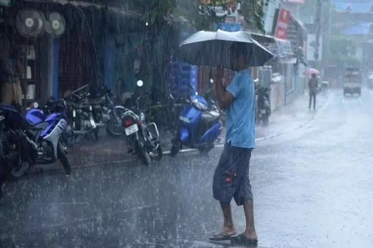 Heavy rains, thunderstorms in Chennai and suburbs; holiday declared for schools
