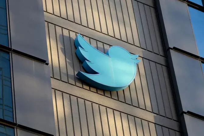 Australia warns of potential fines for Musks Twitter over rising online hate