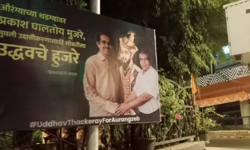 Uddhav Thackerays hoardings with Aurangzeb appear in Mumbai, police start probe