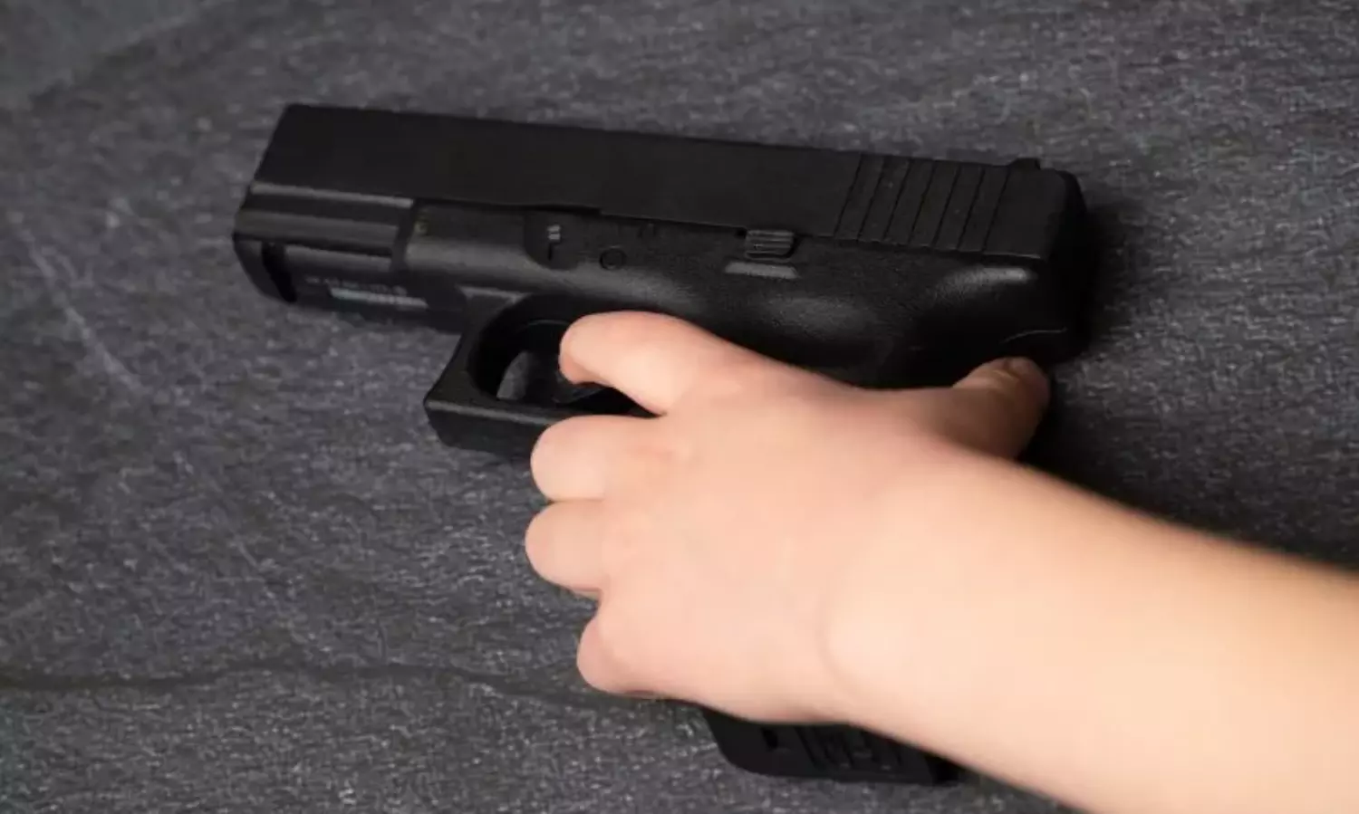 2-year-old fatally shoots his pregnant mother in US