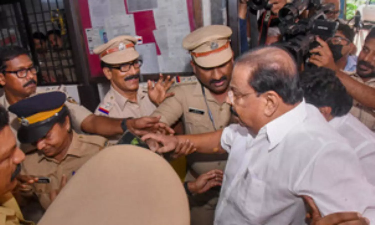 Crime Branch arrests KPCC chief Sudhakaran in cheating case: released on bail