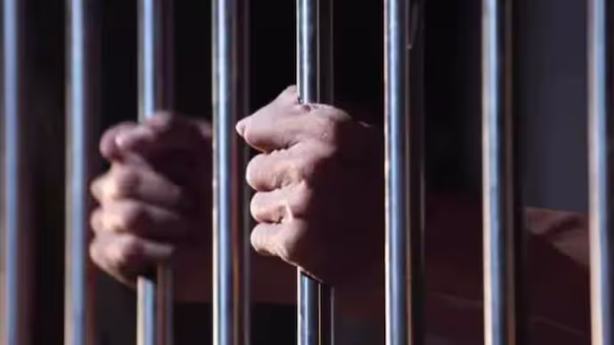 A round of applause for this arrest