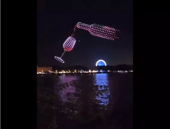 Drones create wine pouring illusion in the sky at Bordeaux Wine Festival Drones create wine pouring illusion in the sky at Bordeaux Wine Festival