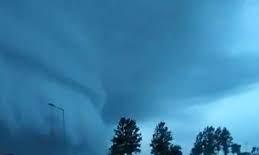 Video of shelf clouds in India goes viral, what is the rare weather ...