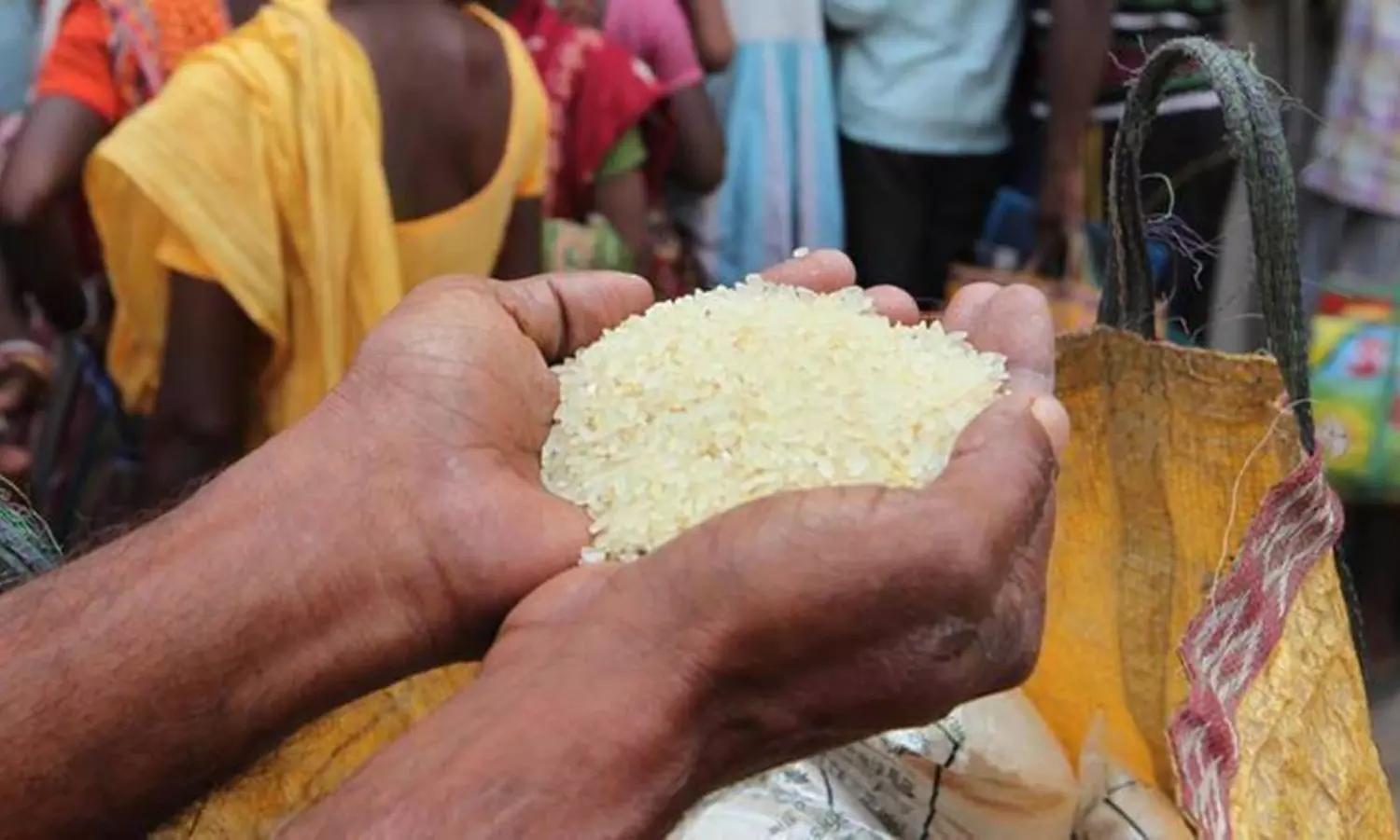 India mulling over banning rice exports amid price surge: report