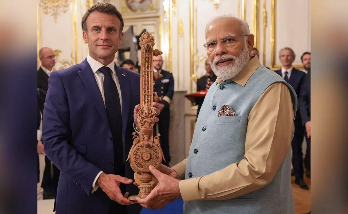 PM Modi gifts sitar to French President Macron, silk to his wife