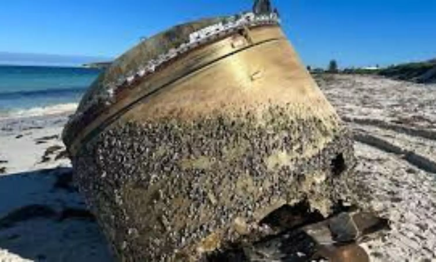 A parted object from Chandrayaan-3? Experts curious about cylinder found on Australian beach