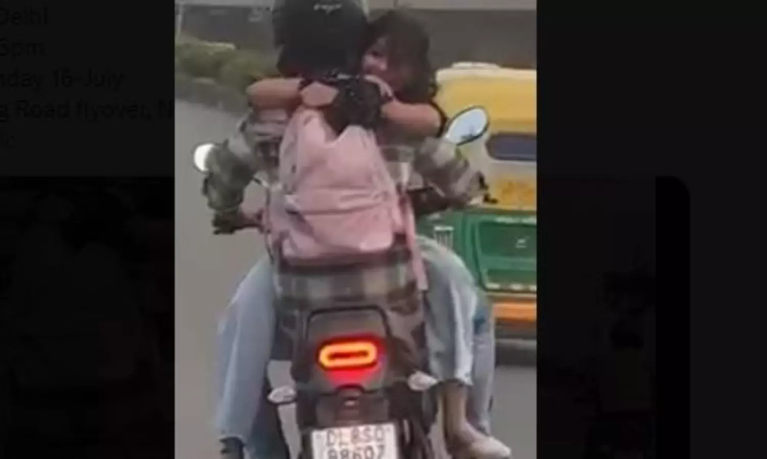 Romance on the wheels in Delhi caught on camera, netizens seek strict action