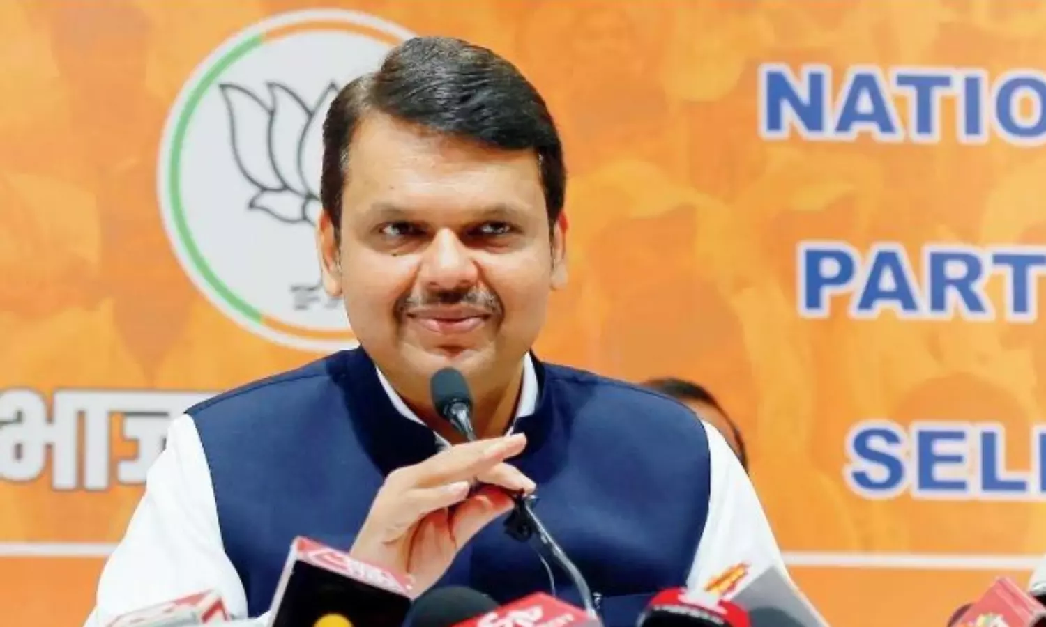 Oppn’s outcry forces Fadnavis to promise a probe into video featuring BJP leader in comprising position