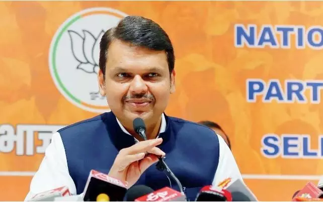 Oppn’s outcry forces Fadnavis to promise a probe into video featuring BJP leader in comprising position