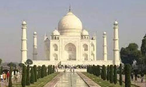 Mob goes crazy, attacks Delhi tourist in Agra despite pleading