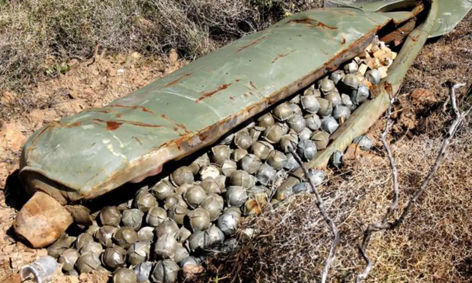 US supplied to Ukraine widely banned cluster bombs to take on Russia: report