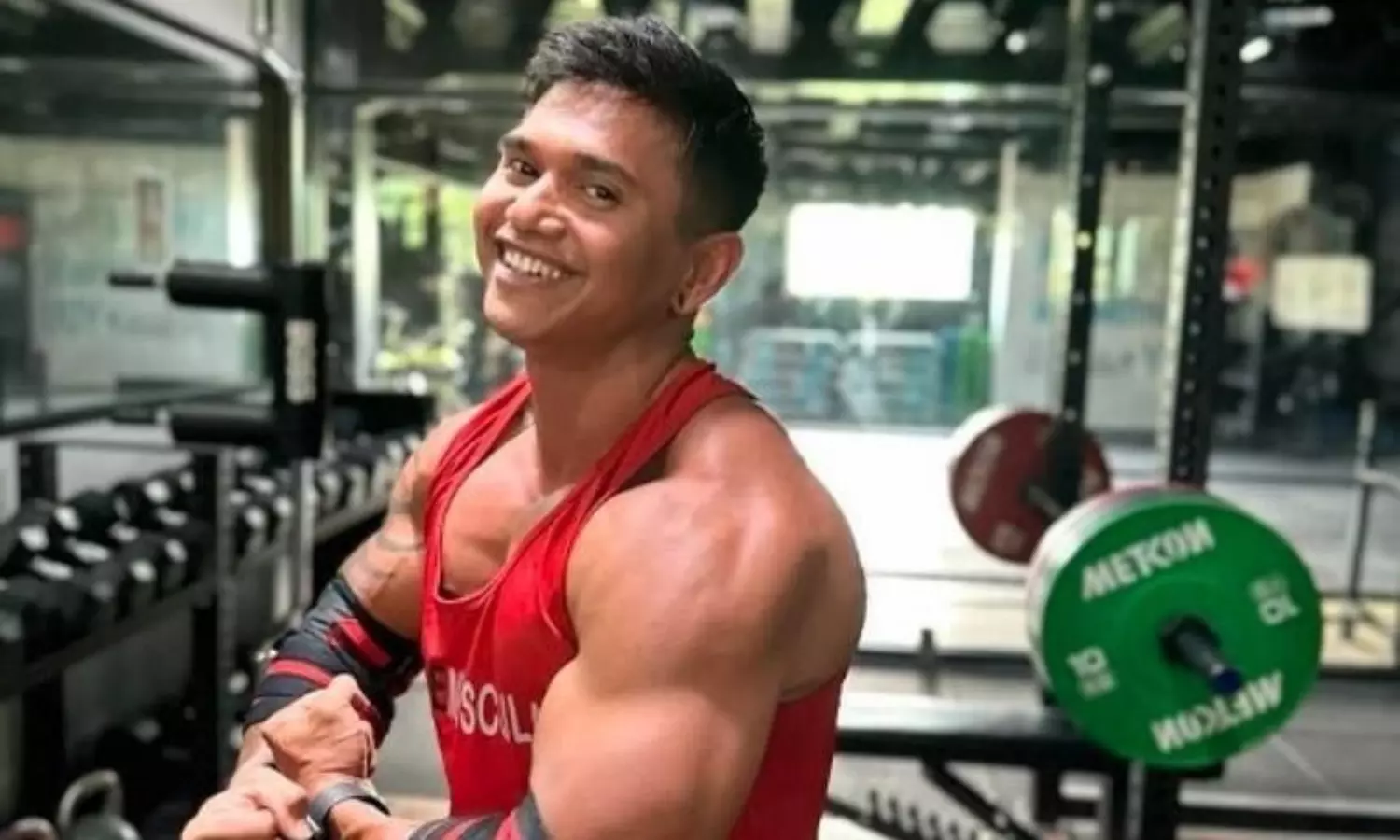 Indonesian fitness trainer dies after 210 kg barbell falls on neck