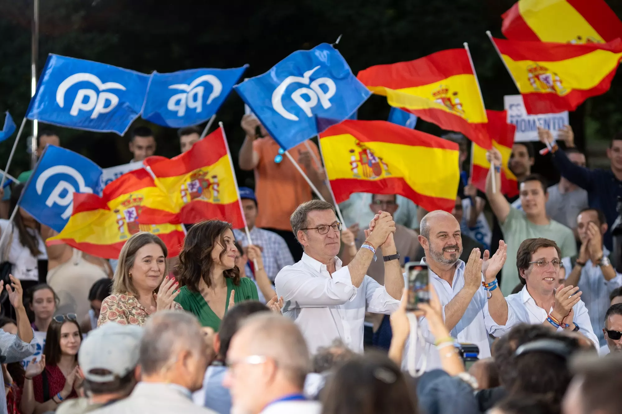 Spain looks set for hung parliament - and a long period of uncertainty Spain looks set for hung parliament - and a long period of uncertainty