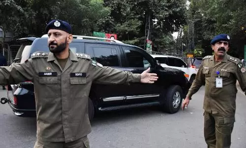 Cross-border love: Married Indian woman in Pakistan to meet her Facebook friend