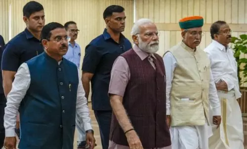 Modi against INDIA, says East India, IM, PFI also have it, Rahul Gandhi says we are INDIA